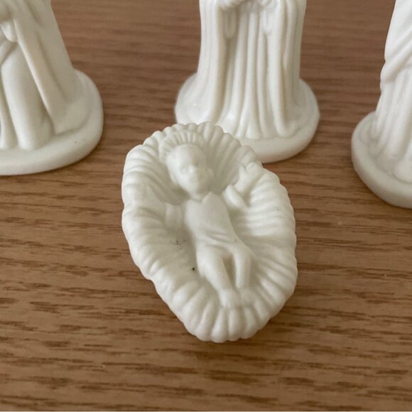 Vtg Madison Avenue Nativity Set 6 Porcelain Christmas Holy Family Creamy White - Picture 5 of 9